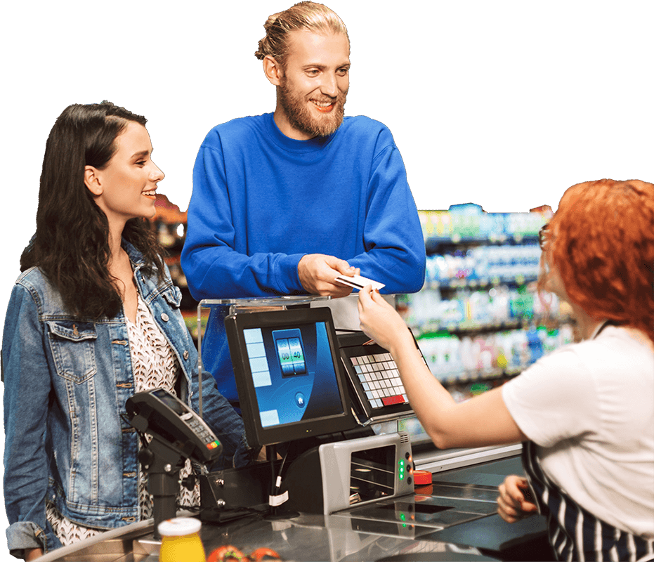 Mann und Frau zahlen mit Karte an Kasse